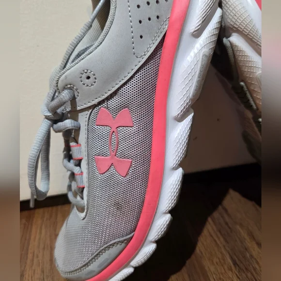Women's Bright Pink And Gray Under Armour Shoes, Size 6.5 - Picture 8 of 15